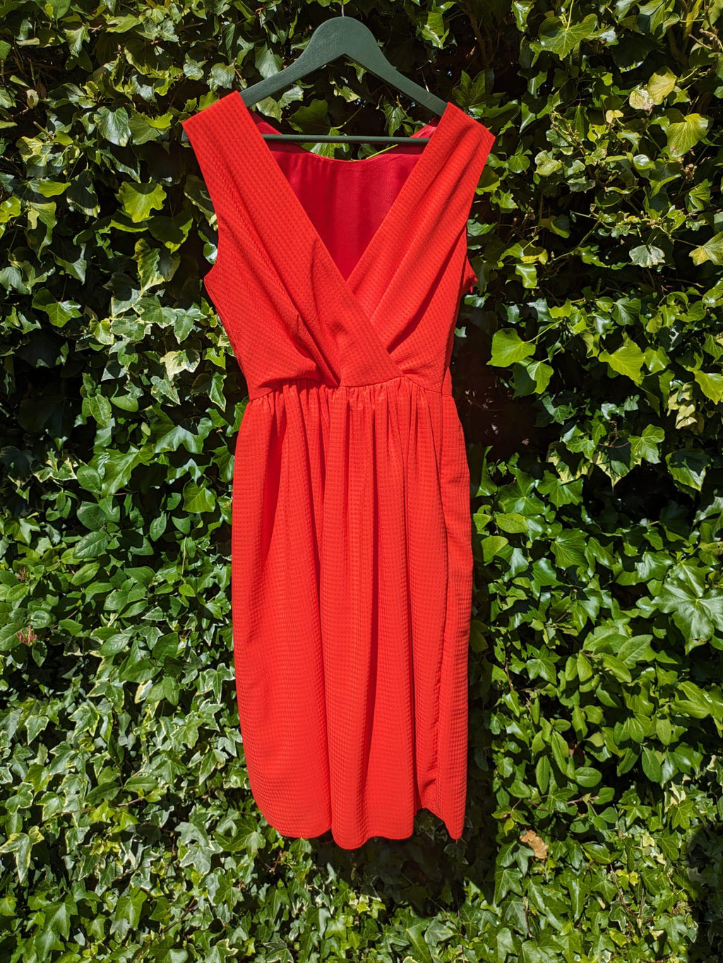 Red Sleeveless Midi Dress: Elegant Mock-Wrap Cocktail Party Dress