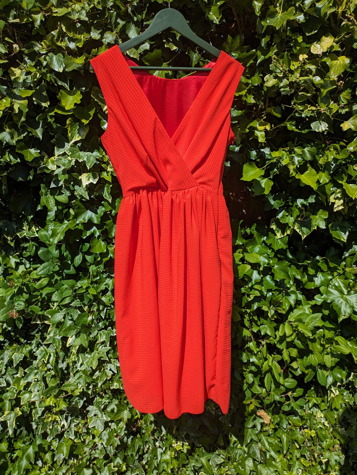 Red Sleeveless Midi Dress: Elegant Mock-Wrap Cocktail Party Dress
