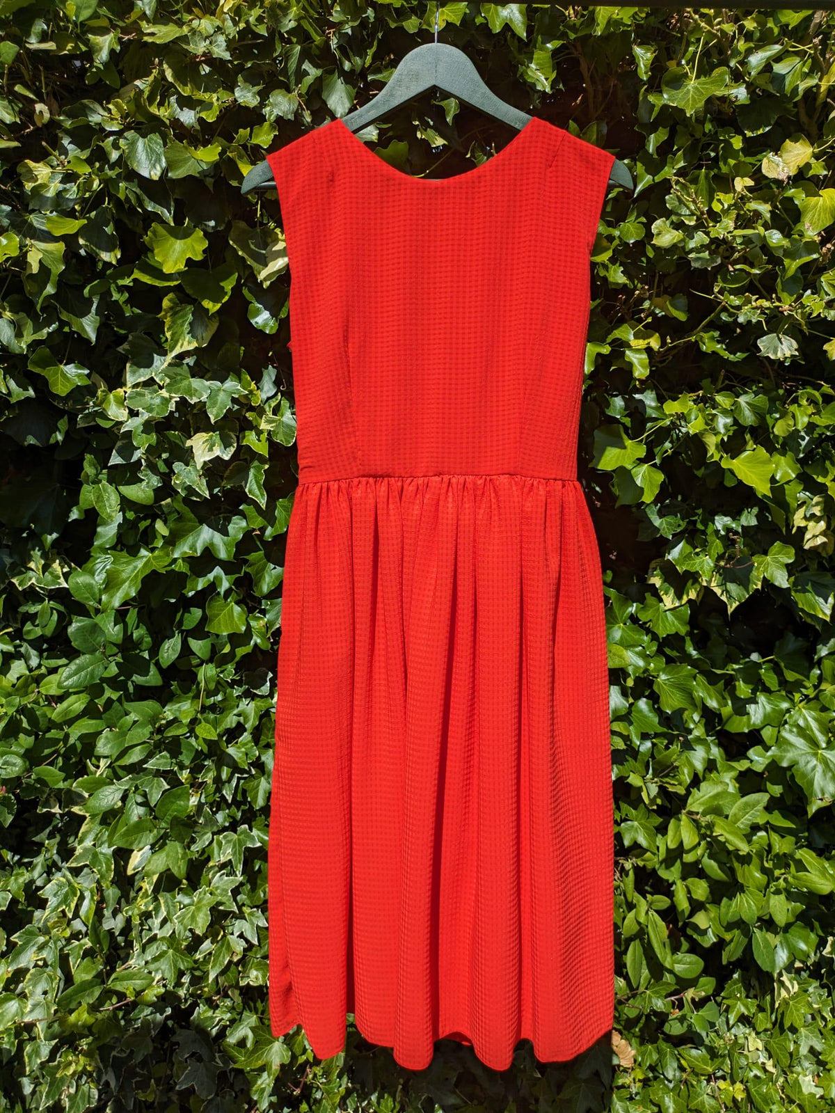 Red Sleeveless Midi Dress: Elegant Mock-Wrap Cocktail Party Dress